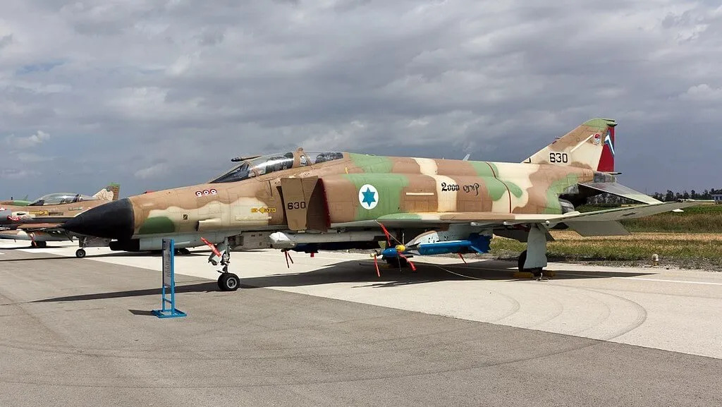 ku1-A-201-Squadron-Kurnass-2000-Upgraded-F-4E-in-standard-IAF-color-scheme-Independence-Day-2013_11zon_11zon