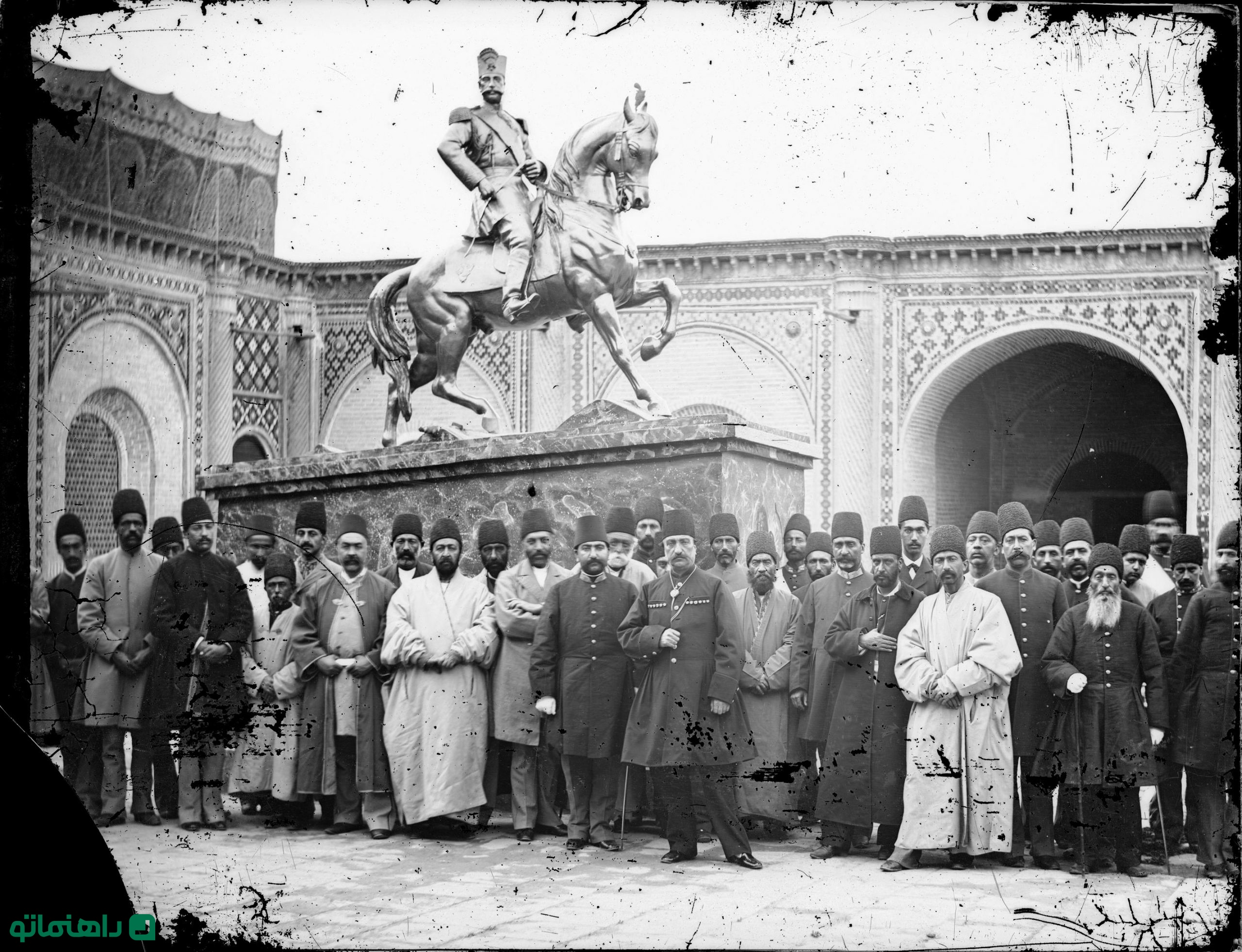 مجسمه ناصرالدین شاه