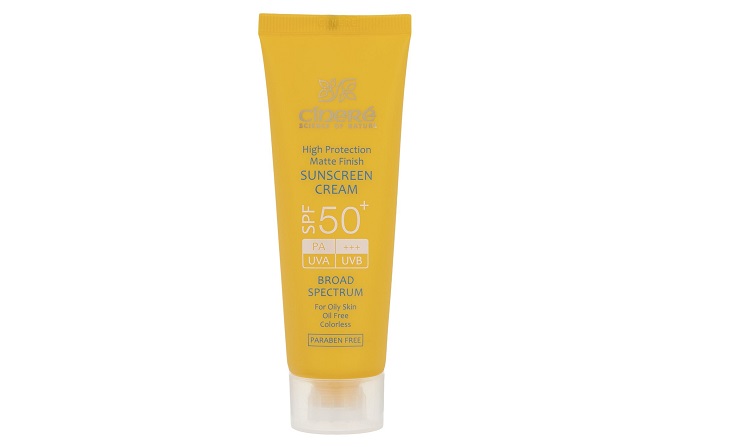  کرم ضدآفتاب بی رنگ سینره مدل SPF 50 مناسب پوست چرب حجم 50 میلی لیتر 