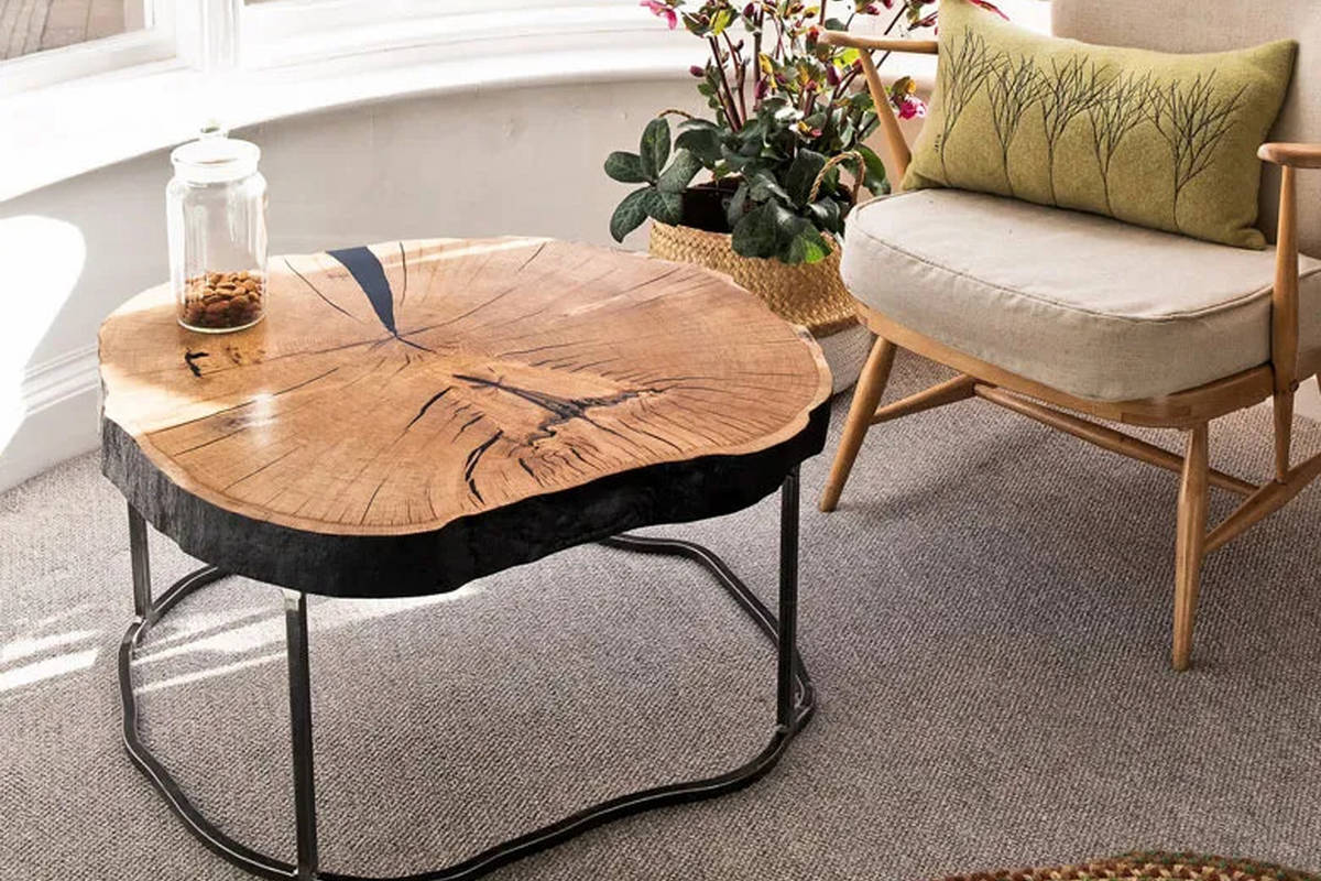 مراحل تبدیل کردن تنه درخت به یک میز گرد جذاب پذیرایی + ویدئو