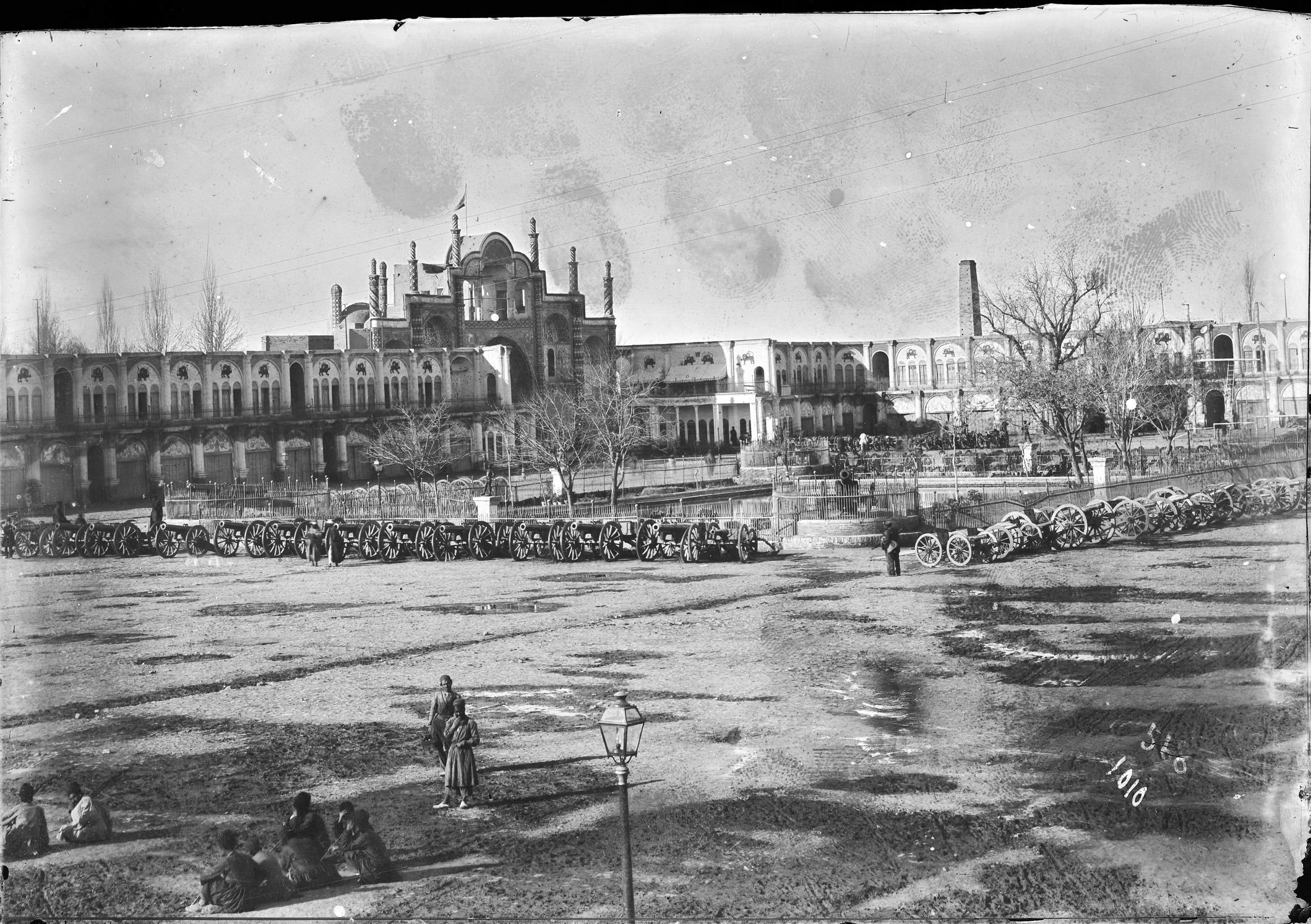 میدان توپخانه تهران وقتی واقعا پر از توپ بود + عکس