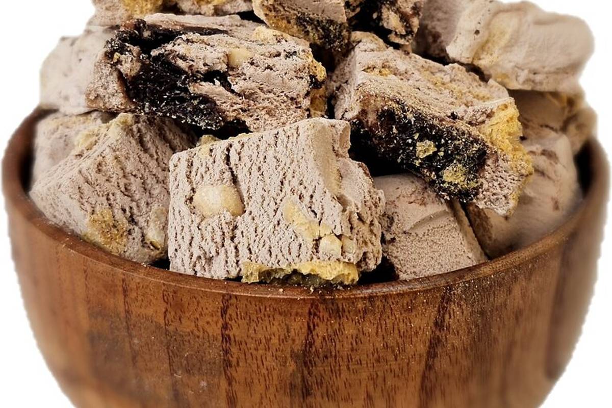 دستور تهیه بستنی خشک بادامزمینی برای شب چله