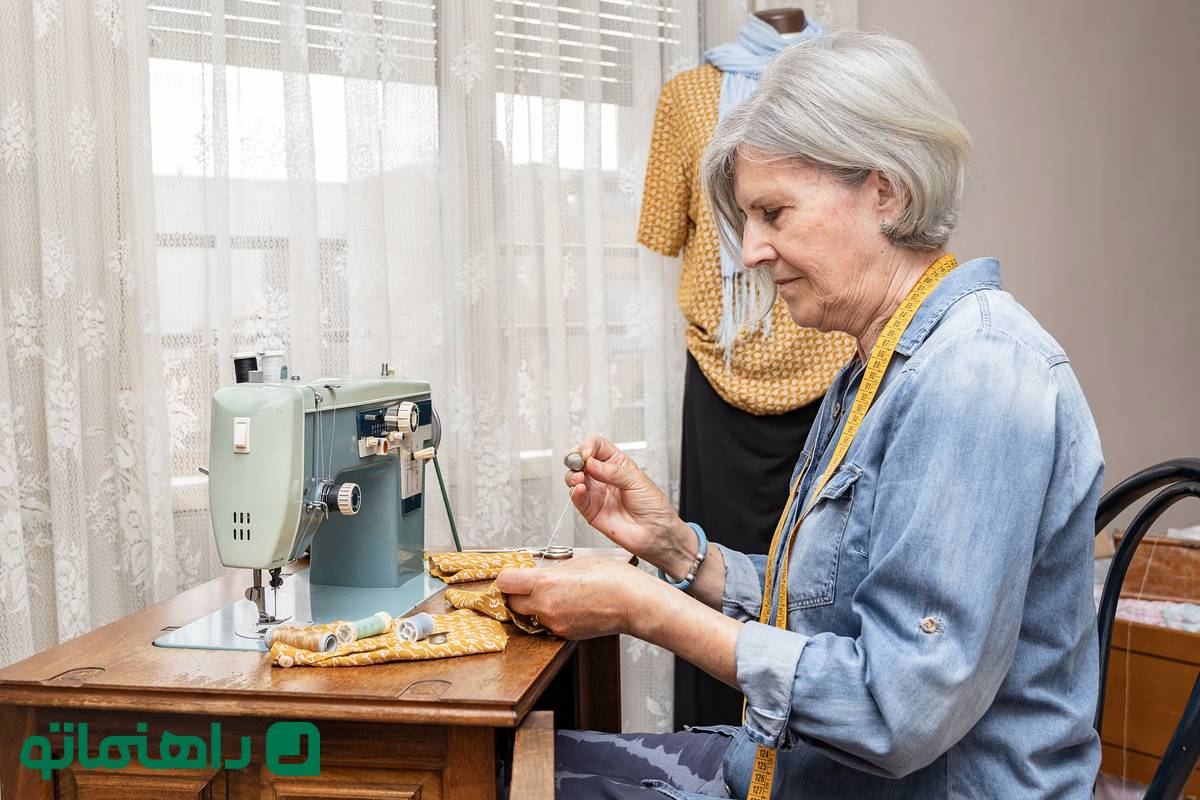 چرا چرخ خیاطی نخ پاره می‌کند؟ دلایل و راه‌حل‌های ساده برای رفع مشکل