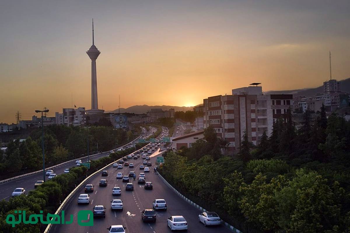 (تصویر) بادیگاردهای برج میلاد؛ فردا هوای تهران پاییزی میشود!