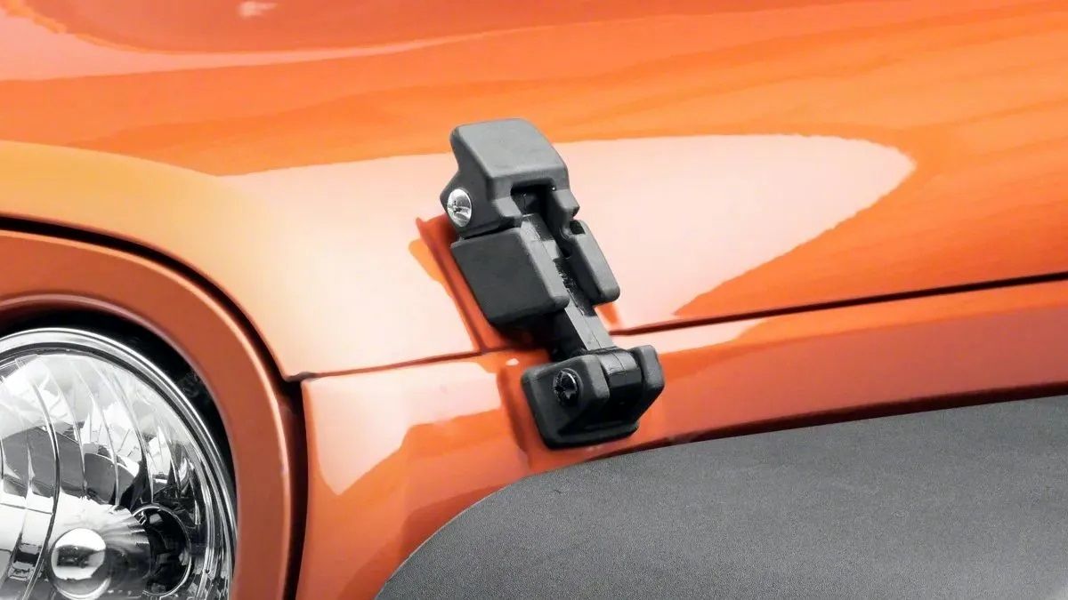 قفل کاپوت خودرو چیست و چه اهمیتی دارد؟