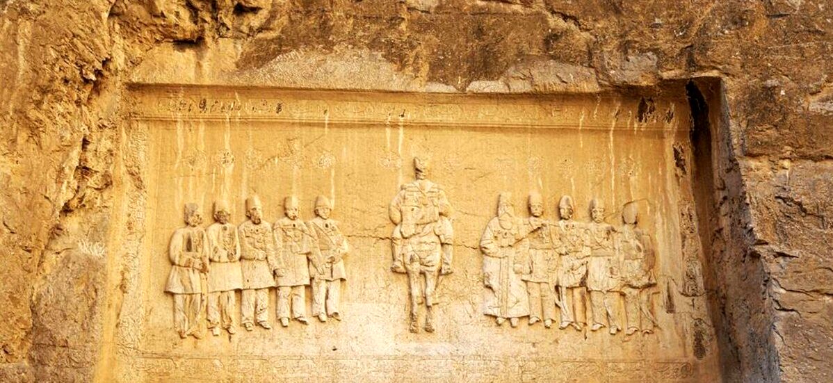 راهنمای سفر: کتیبه تاریخی به جا مانده از ناصرالدین‌شاه در جاده شاهی هخامنشیان + ویدئو