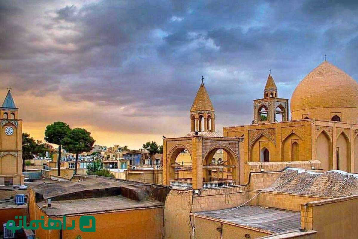 5 مکان دیدنی اصفهان برای گردش یک روزه در شهر گنبدهای فیروزهای