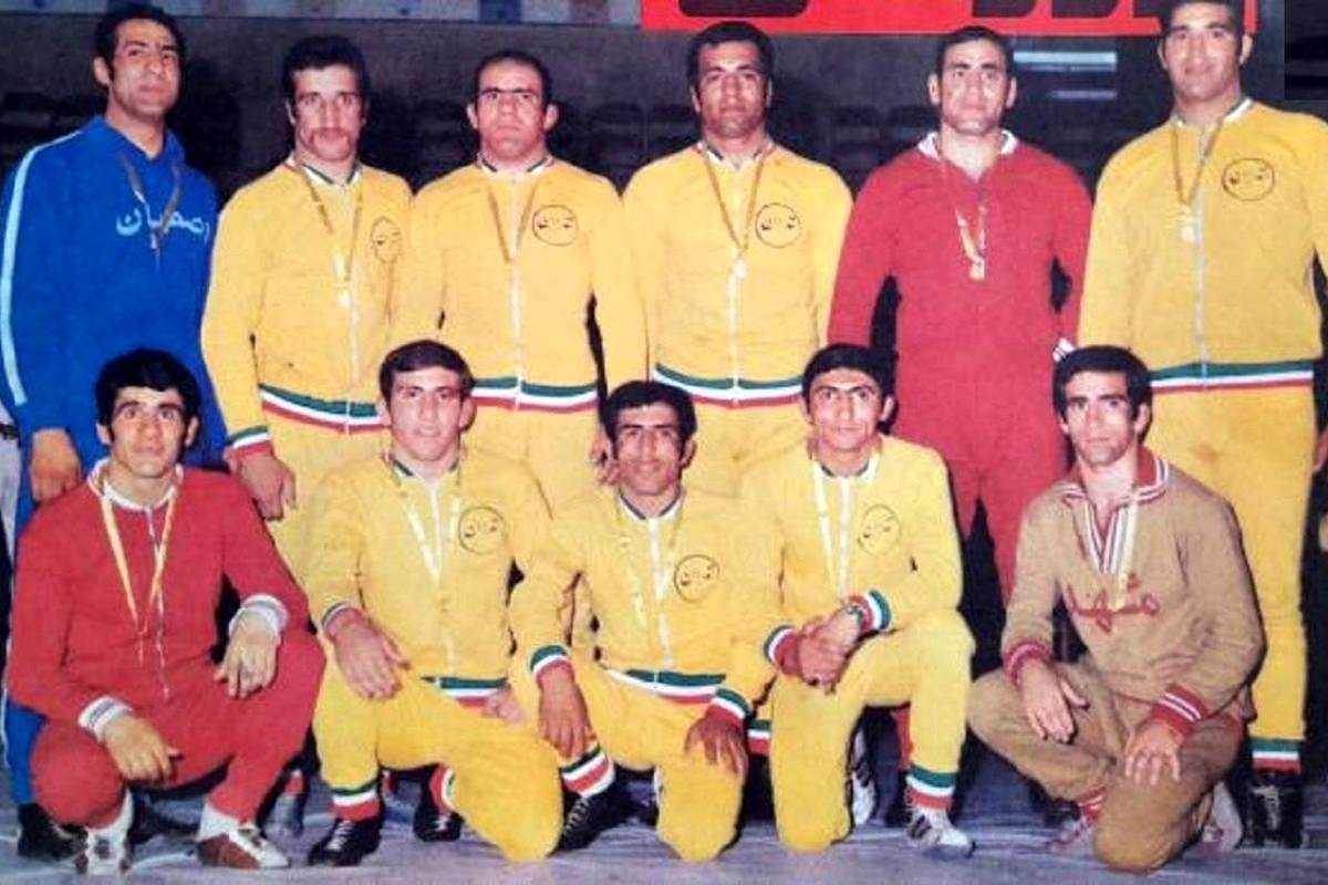 سفر به ایران قدیم؛ تصویری کمیاب از کشتی‌گیران کرمانشاهی + تصویر