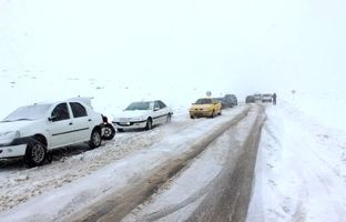ایران قدیم؛ «اتوبوس ایران‌پیما در برف 2 متری جاده چالوس»؛ دهه 60 + عکس
