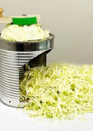 ببینید؛ مراحل درست کردن یک دستگاه خلاقانه برای خردکن کلم با قوطی فلزی