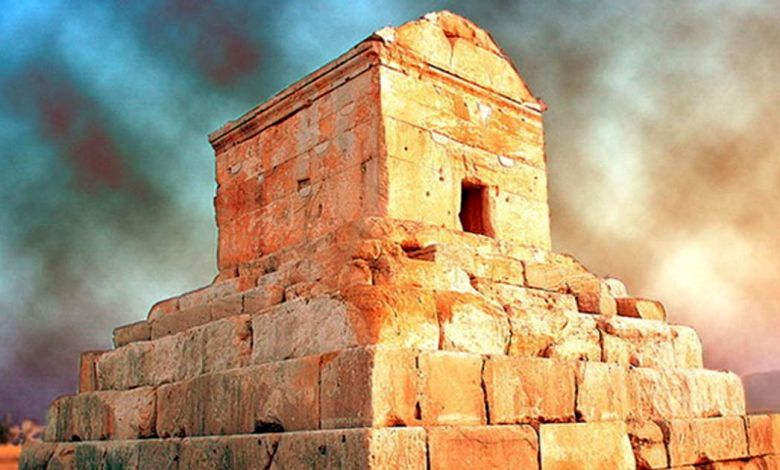 چرا مقبره کوروش با دیگر شاهان هخامنشی فرق دارد؟