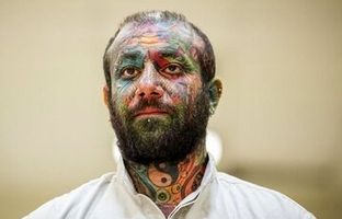 تتلو برای اولین‌بار و با چهره تتو شده شناسنامه گرفت + عکس