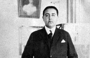«احمدشاه» پس از شکار پلنگ در کودکی؛ سال 1287 + عکس
