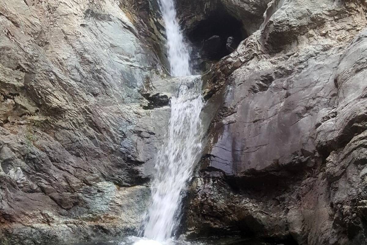 راهنمای سفر؛ آبشاری که مدفن ژنرال فرانسوی است/ چرا خارجی‌ها به دامنه کوه پناه برده بودند؟