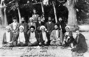 آیا واقعا لب‌های فرخی یزدی را در زندان دوختند؟ / شرح این قصه شنو از دو لب دوخته‌ام ...