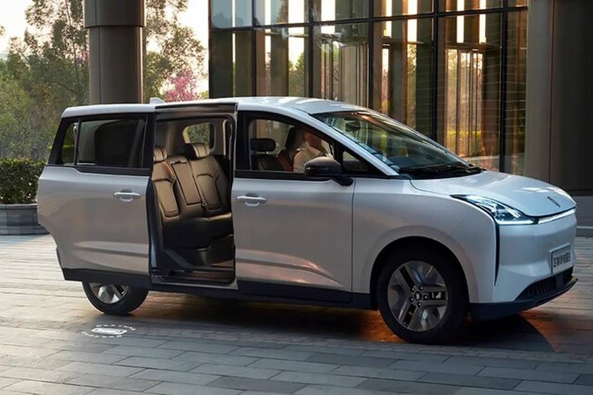 راهنمای خرید خودرو؛ چهار خودروی برقی برای تاکسیرانی کشور تایید شدند