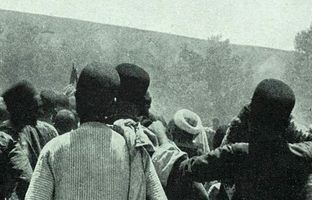 اعدام یکی از شرورترین راهزان دوره قاجار در نقش جهان اصفهان + عکس