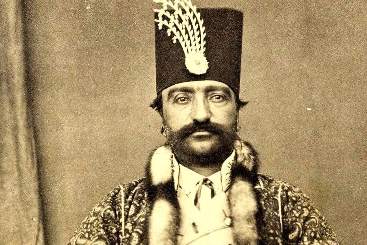 عکسی تاریخی از استقبال مردم اراک از ناصرالدین شاه | ماجرای ۱۰۰ کالسکه و استقبالی افسانهای از شاه قاجار
