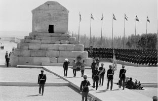 رژه سربازان قزلباش صوفی در جشن‌های 2500 ساله + عکس