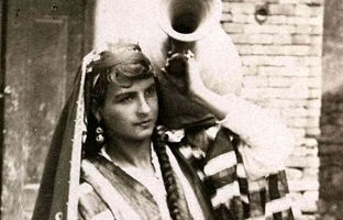  «عکس آتلیه‌ای مظفرالدین شاه» تا «تیپ پسرانۀ دختران قاجاری» 