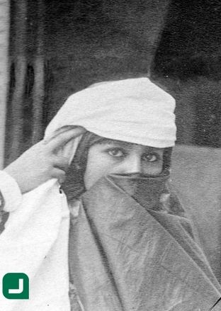 چشمان متفاوت یک زن قاجاری + عکس
