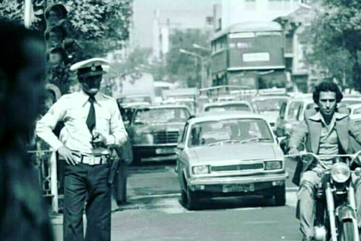 استایل تهرانی‌ها در دهه 50 در میدان ولیعصر + عکس