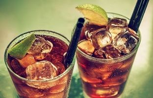 
این مرد روزی ۱۸ لیتر نوشابه گازدار می‌خورد
