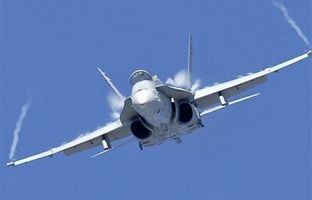  سقوط جنگنده EA-18G گراولر نیروی دریایی آمریکا به داخل آب در سن‌دیگو + ویدئو