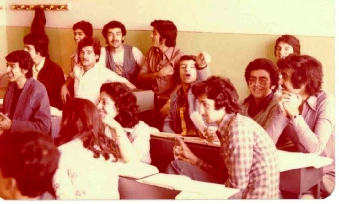 عکس دبیرستان مختلط در تهران ۵۰سال قبل!