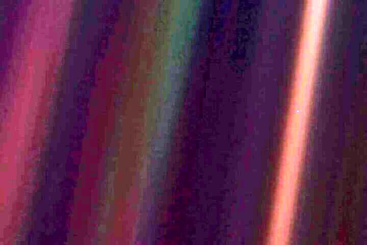 نقطه آبی کم‌رنگ: عکس نمادین وویجر ۱ از زمین ۳۵ ساله شد