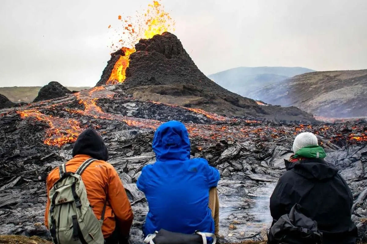  شگفتی گردشگران از فوران آتشفشان در ایسلند + ویدئو