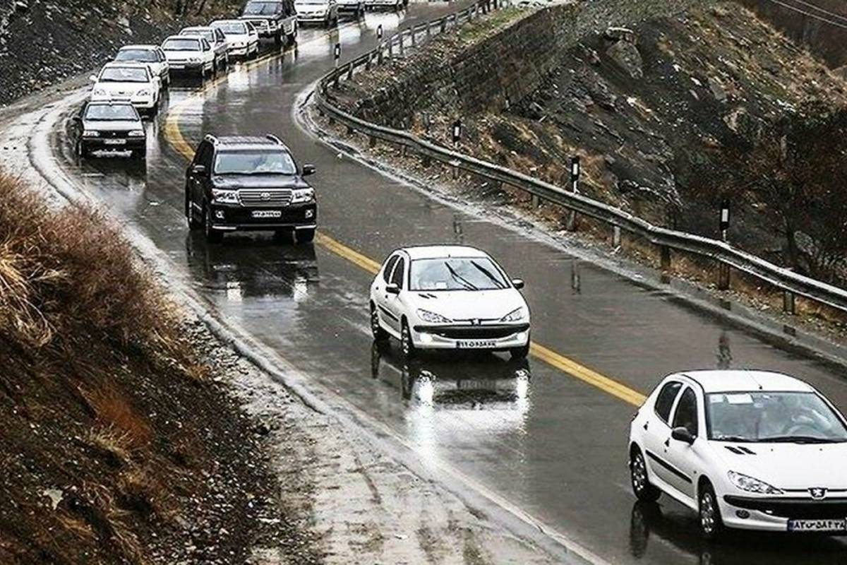 بارش باران در جادههای ۷ استان؛ آخرین وضعیت چالوس
