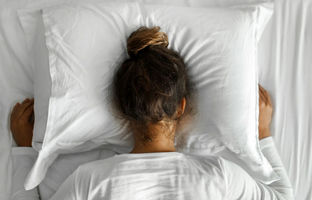 راهکاری ساده برای خاموش کردن افکار مزاحم هنگام خواب