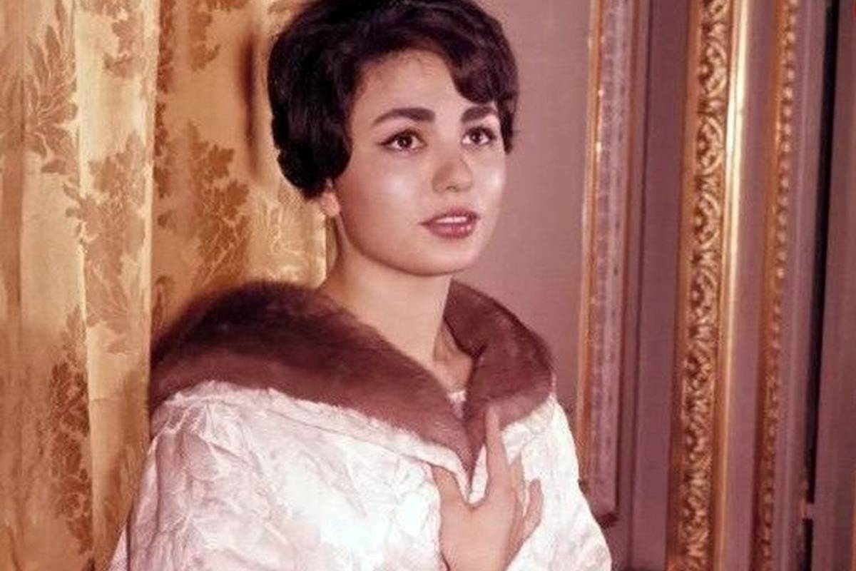 عکس قدیمی؛ «فرح» 19 ساله در اتاق دانشجویی‌اش در پاریس؛ سال 1336 