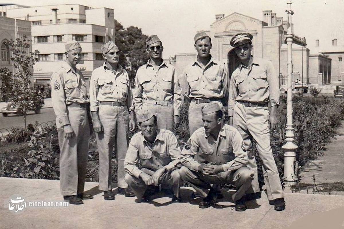 عکس یادگاری سربازان آمریکایی در میدان بهارستان!