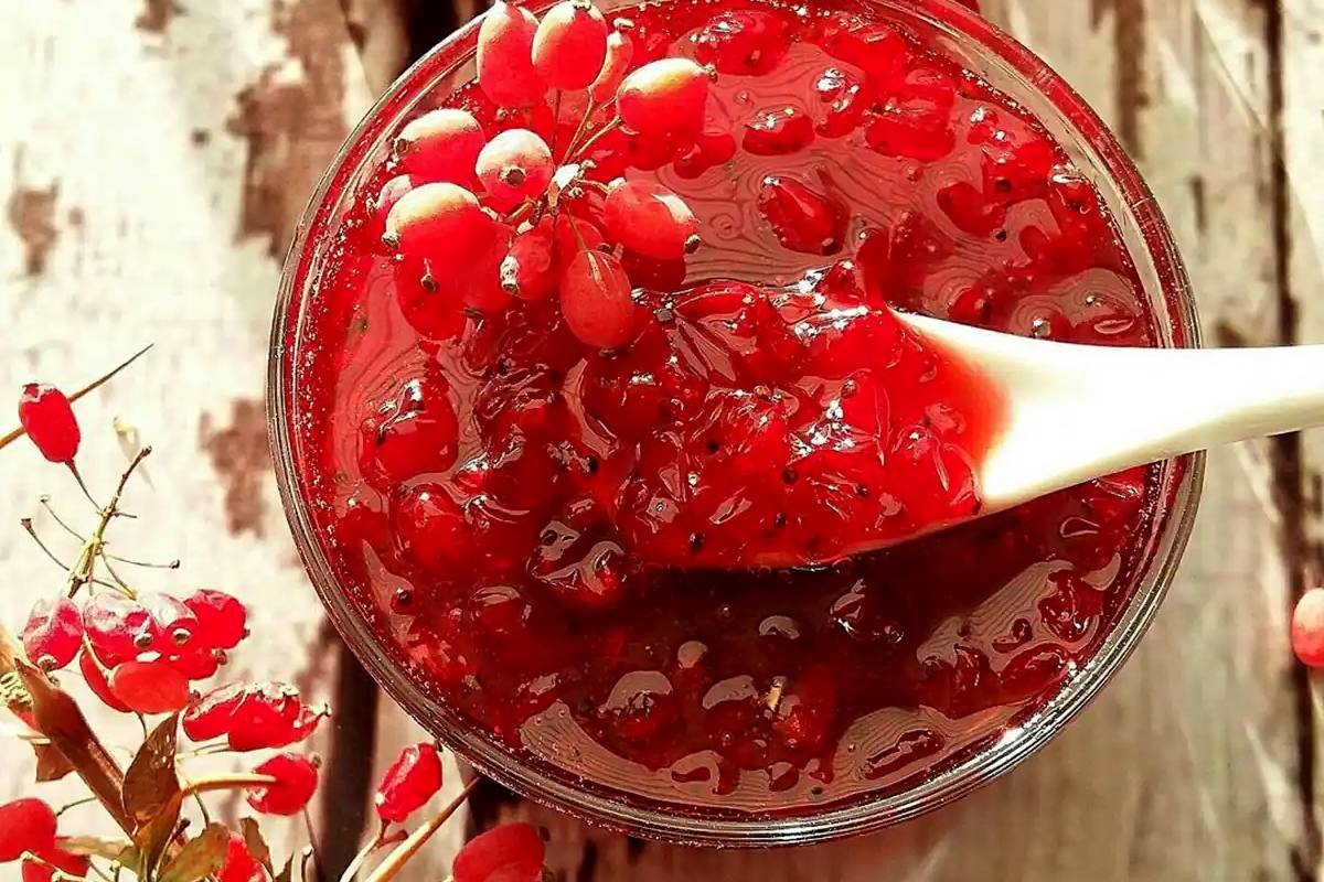 طرز تهیه مربای زرشک خوشمزه و مجلسی با رنگ فوق العاده + 4 نکته طلایی