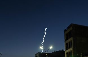 ماجرای مشاهده یک شی نورانی عجیب در شهرهای مختلف کشور چیست + ویدئو