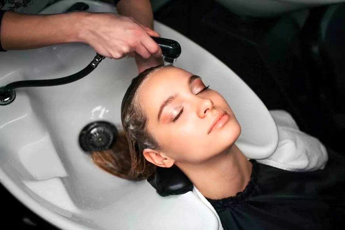 سندرم سکته در سالن زیبایی؛ شستشوی موی سر در آرایشگاه میتواند خطرناک باشد