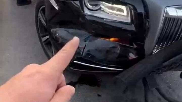 (ویدئو)  اولین تصاویر از رولز رویس جنجالی بعد از تصادف در صافکاری؛ جملات عجیب آقای بلاگر: دیستروید؟!!!