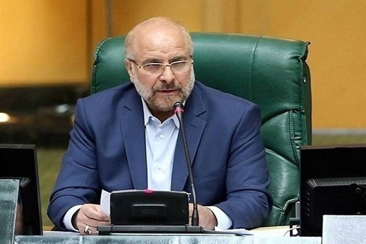 سفر به تاریخ؛ «محمدباقر قالیباف» پای تخته سیاه در حال آموزش نیروها در جبهه؛ دهۀ 60 