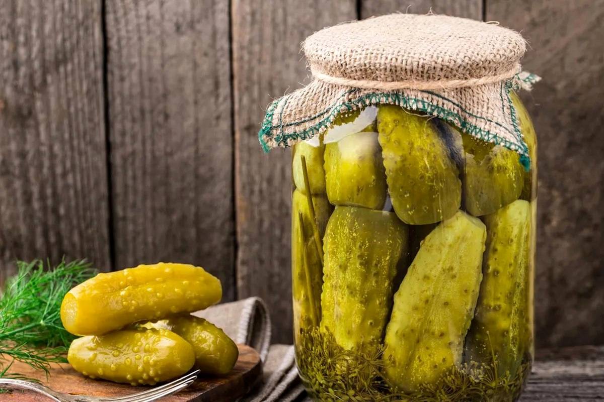 خوشمزه بپزید؛ فوت کوزهگری ترد و لذیذ شدن خیارشور خانگی