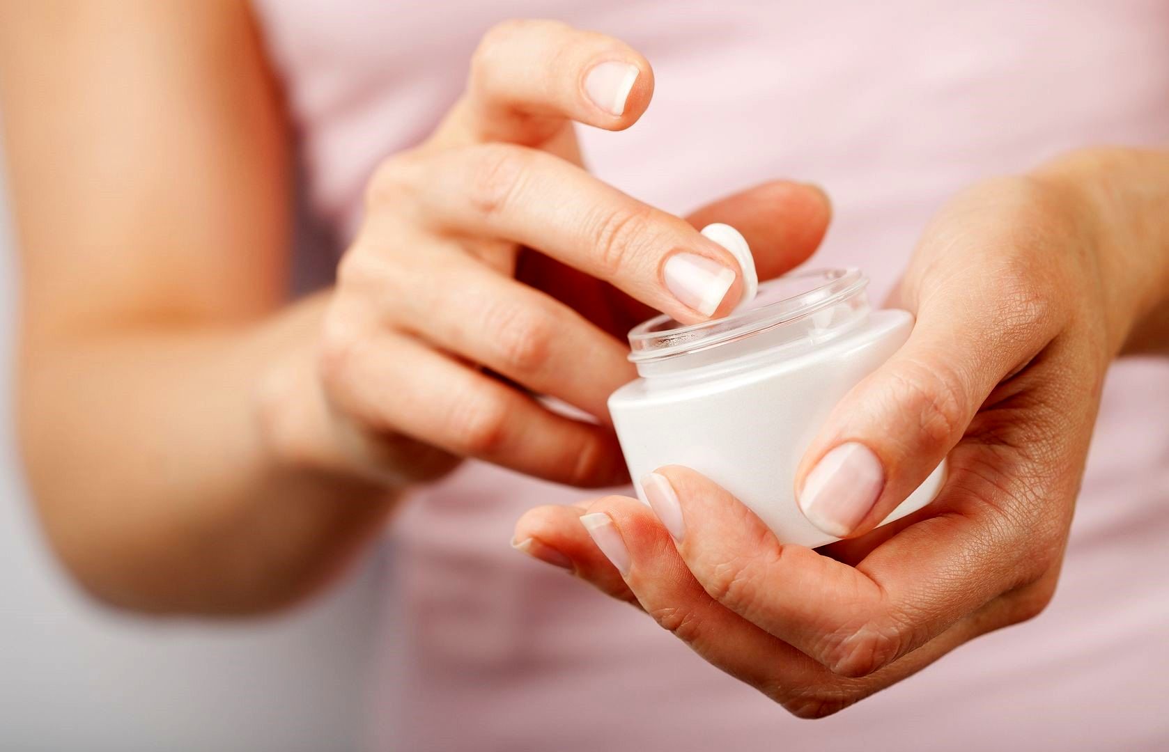 چگونه از پوست چرب و کم‌آب مراقبت کنیم؟