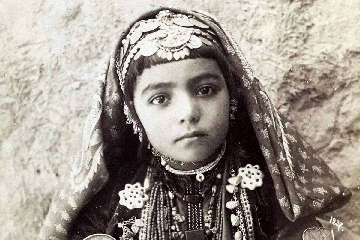 سفر به عصر قاجار؛ از زن خَرسوار تا مرد آتشخوار