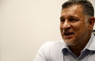 آوازخوانی عباس قادری برای علی دایی + ویدئو