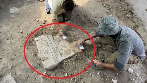 کتیبۀ ۲ هزارساله‌ای که به افتخار یک «کشتی‌گیر» نوشته شده، از زیر خاک بیرون آمد + عکس