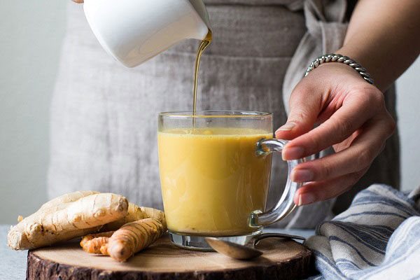 شیر زردچوبه رو توی این فصل حتما بخور! خیلی خاصیت داره!