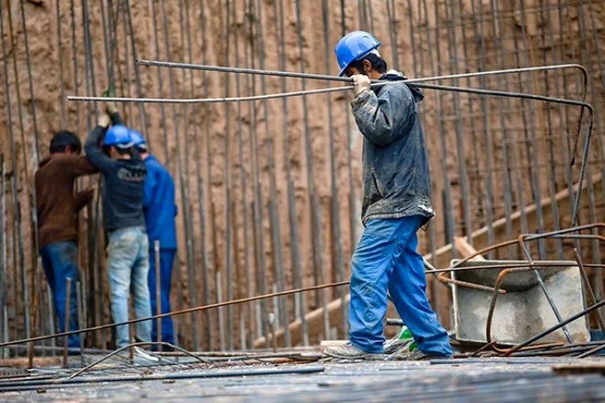عیدی کارگران 1402: کدام کارگران عیدی ۱۶ میلیونی دریافت می‌کنند؟