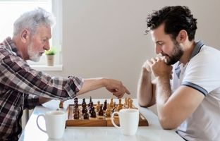 افرادی که در سنین بالا ذهن تیزی دارند این 10کار را انجام می‌دهند