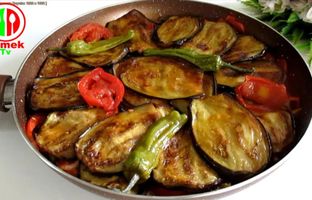 (ویدئو) پخت یک غذای آسان و خوش طعم ترکیه ای با 2 بادمجان و 6 گوجه