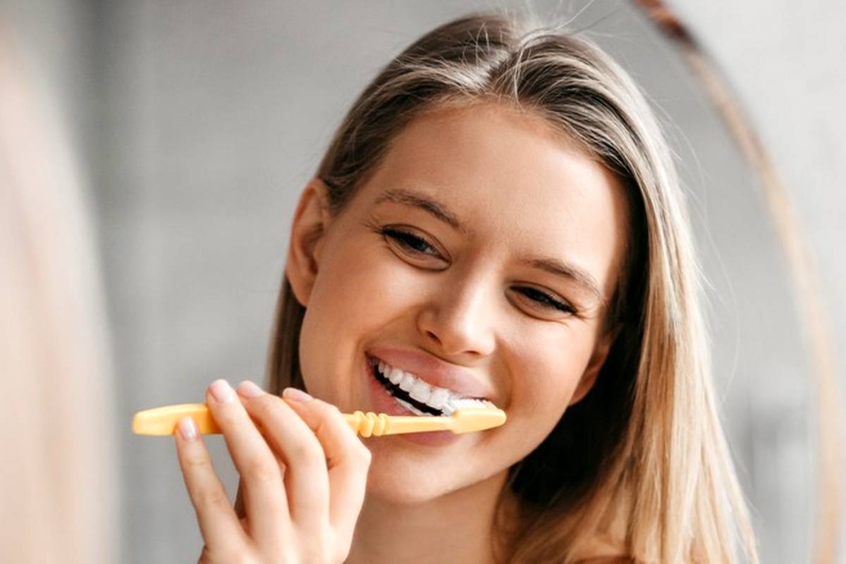 چگونه لکه های قهوه ای دندان را از بین ببریم؟